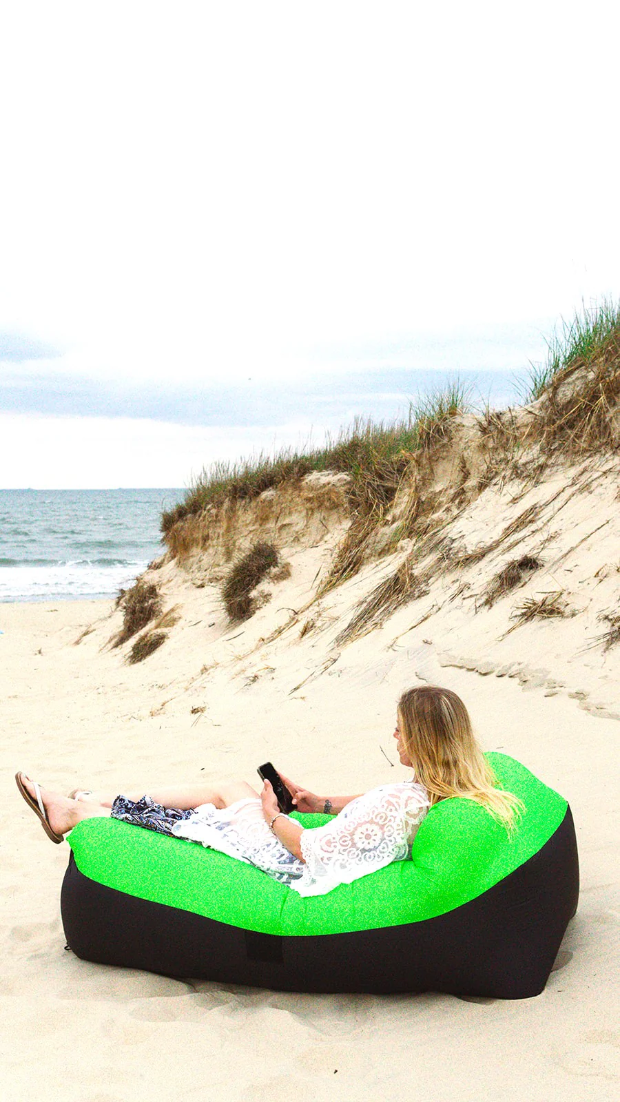 Inflatable Lounger: Portable, Durable, No Pump, for Beach & Pool - Image 10
