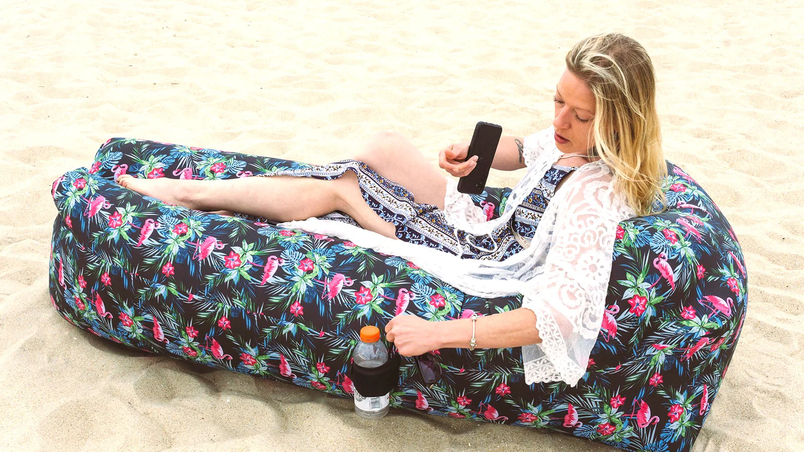 Inflatable Lounger: Portable, Durable, No Pump, for Beach & Pool - Image 4