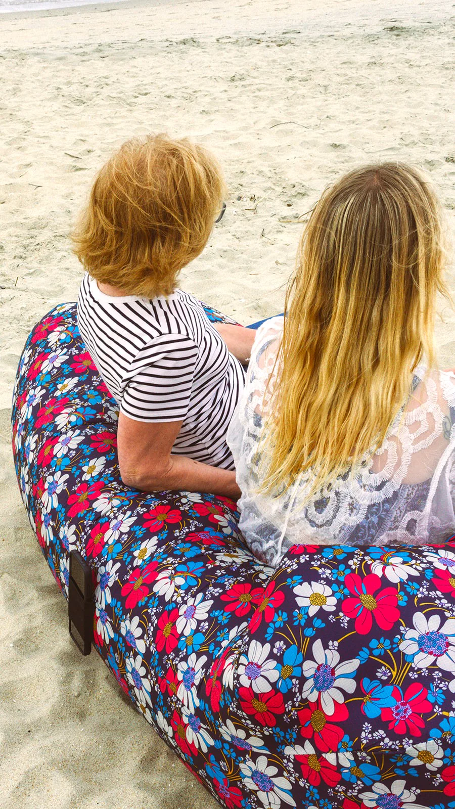 Inflatable Lounger: Portable, Durable, No Pump, for Beach & Pool - Image 9